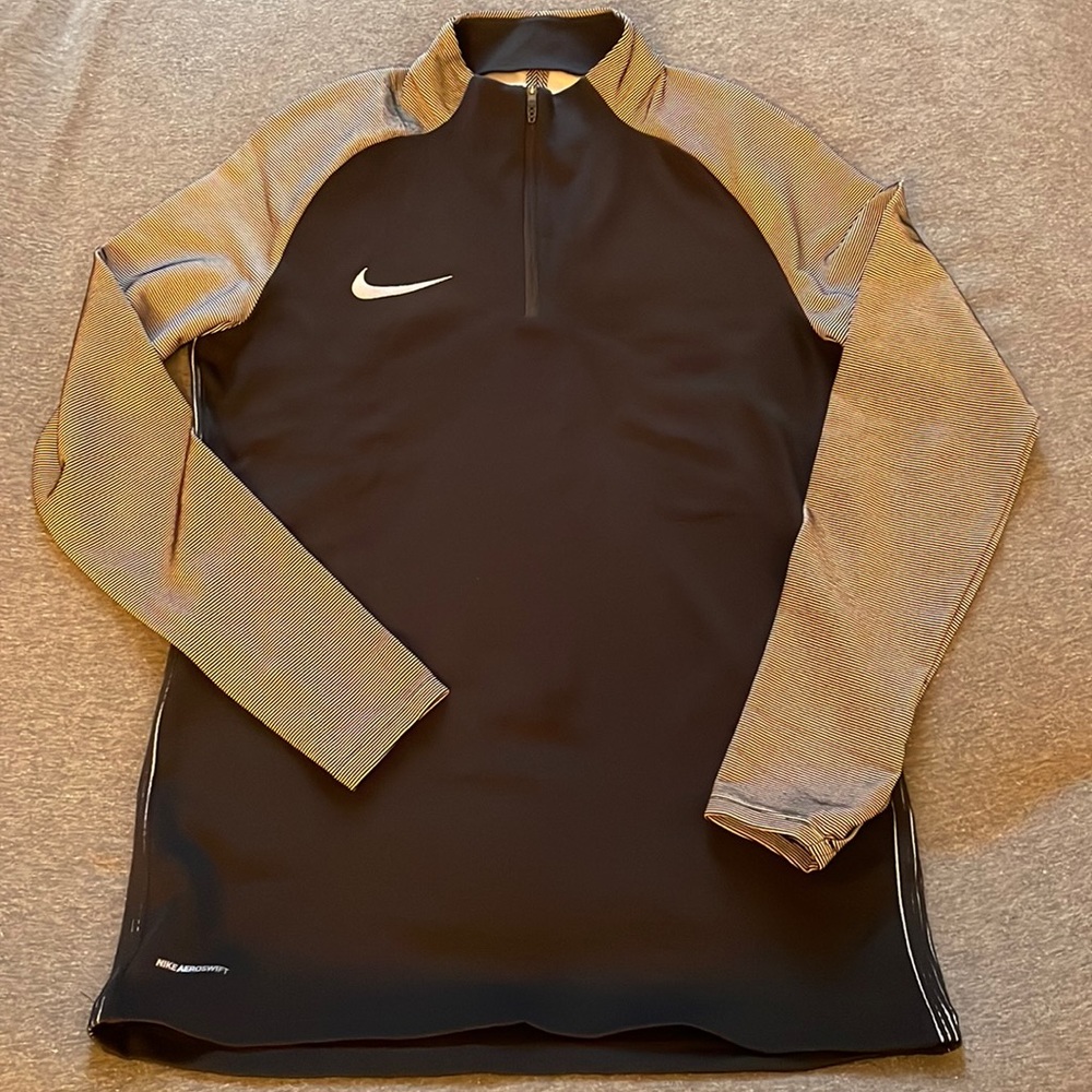 Nike dri-fit shirt size medium (never worn)